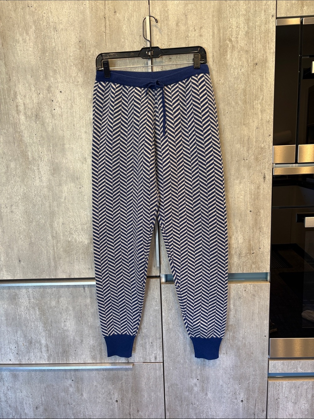 MADELEINE THOMPSON Navy & White Chevron Knit Joggers
